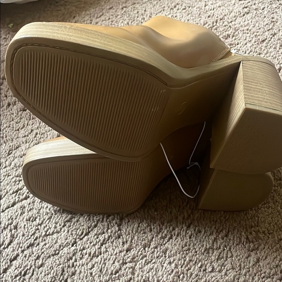 Universal Thread Shoes - Picture 4 of 7